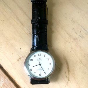 Q&Q white face with black alligator 🐊 grain leather strap watch